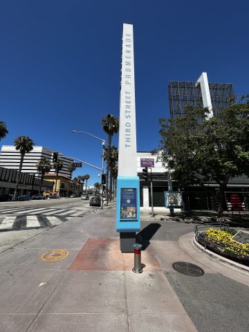Third Street Promenade - pilone